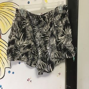 H&M black and white leaf print shorts